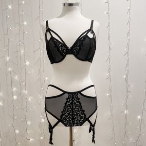 Very Sexy by Victoria's Secret Strappy Black Lingerie set, Demi bra 34D, Medium